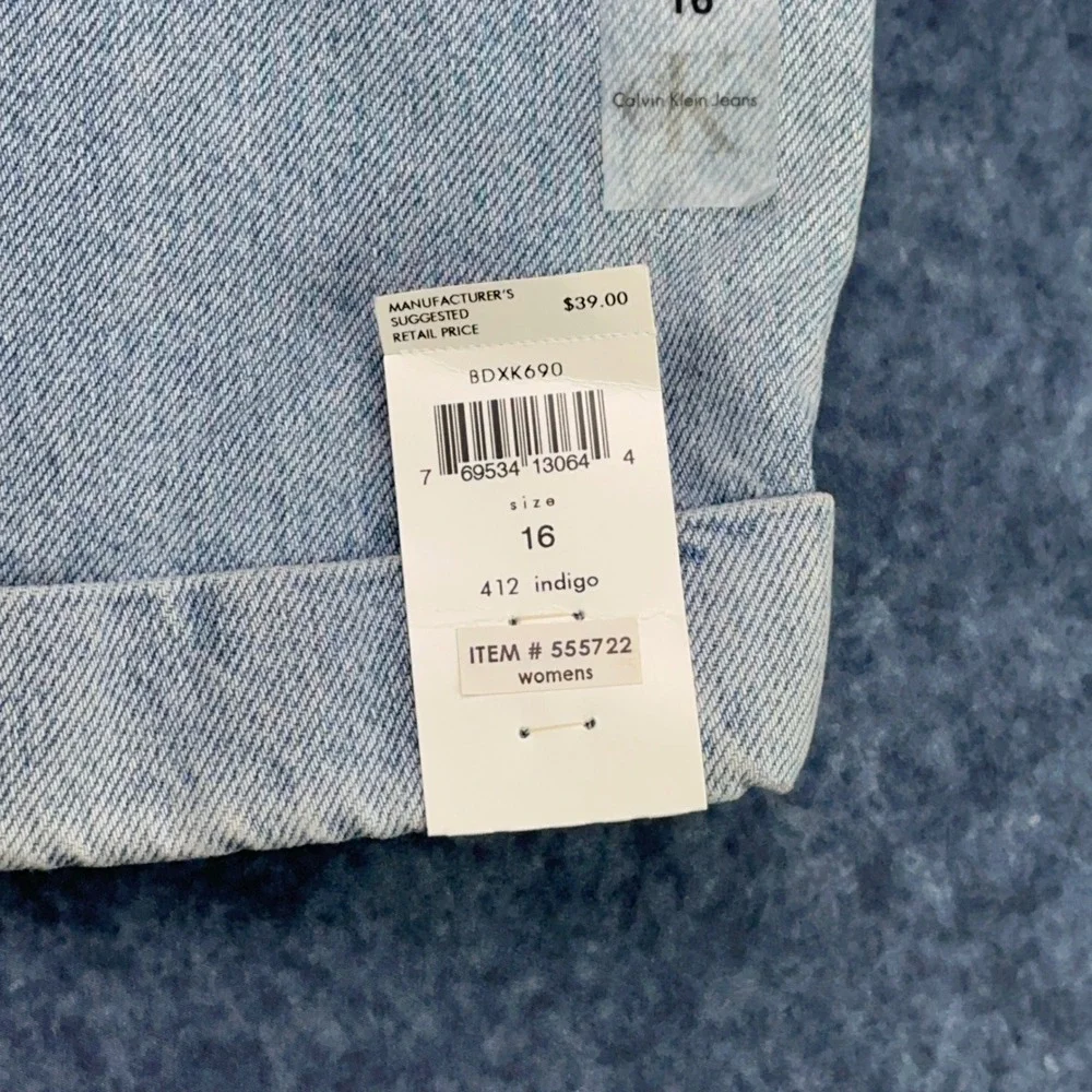 Calvin Klein Jeans Womens Cuff Short Light Indigo Enzyme Wash Size 16 BDXK690